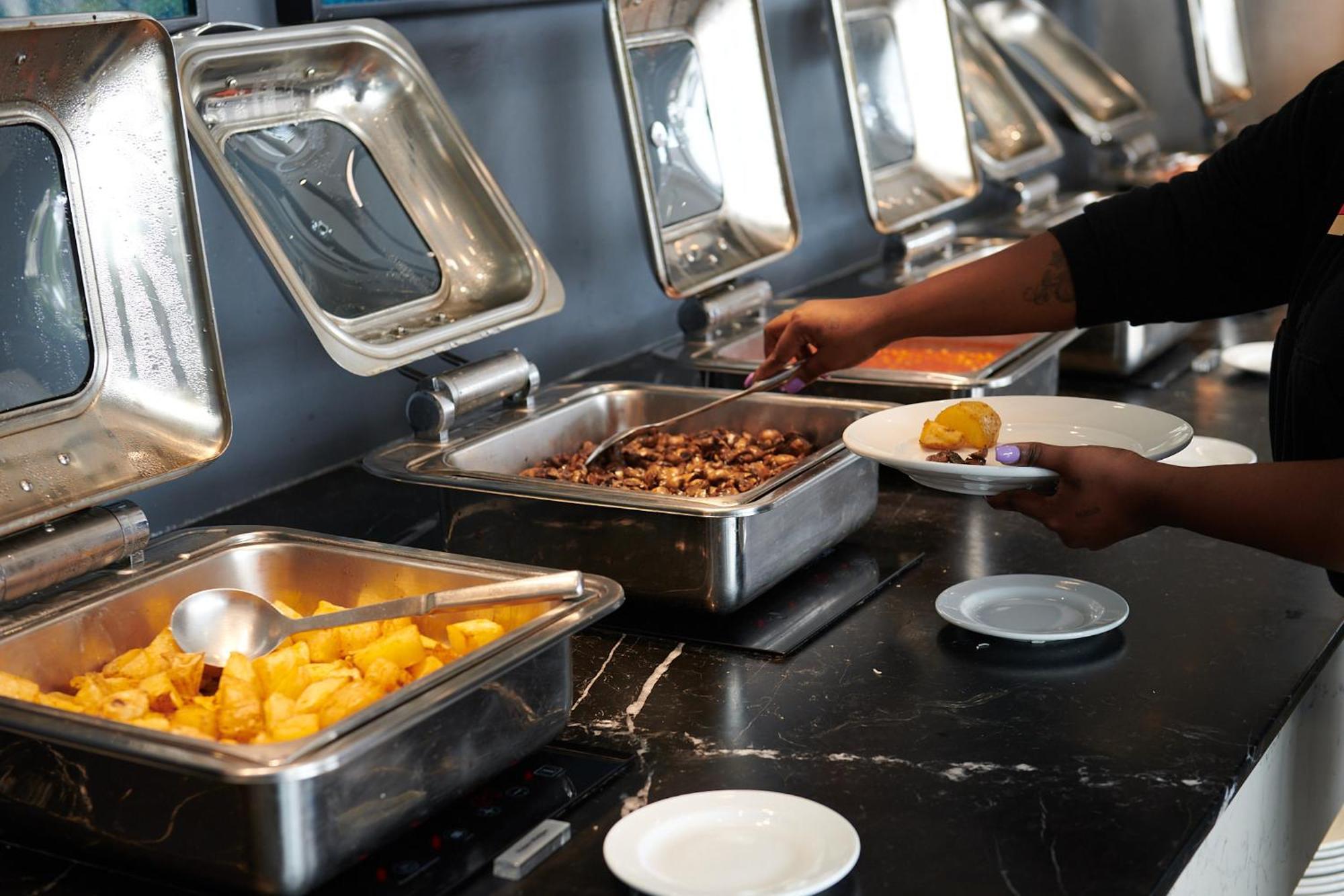 The Capital Pearls Hotel Durban Extérieur photo A chafing dish