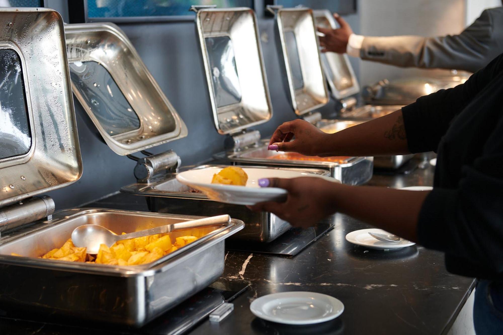 The Capital Pearls Hotel Durban Extérieur photo A self-service buffet