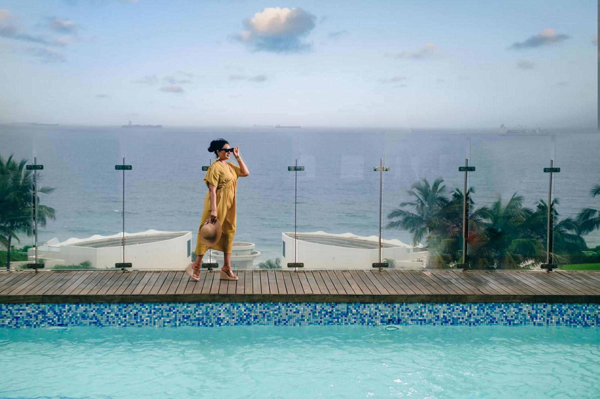 The Capital Pearls Hotel Durban Extérieur photo A woman in a yellow dress