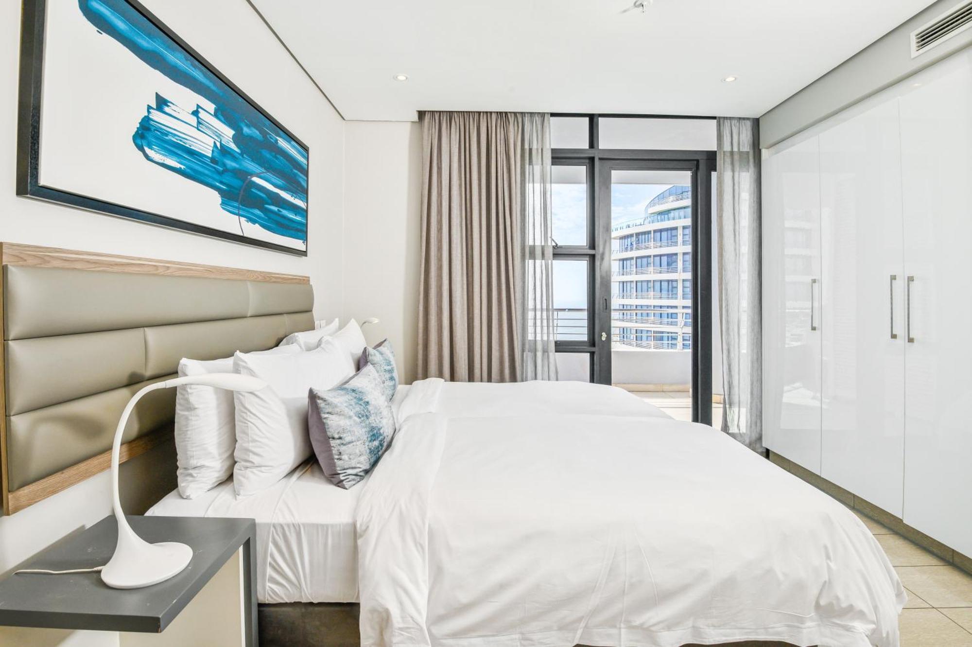 The Capital Pearls Hotel Durban Extérieur photo A bedroom at the hotel