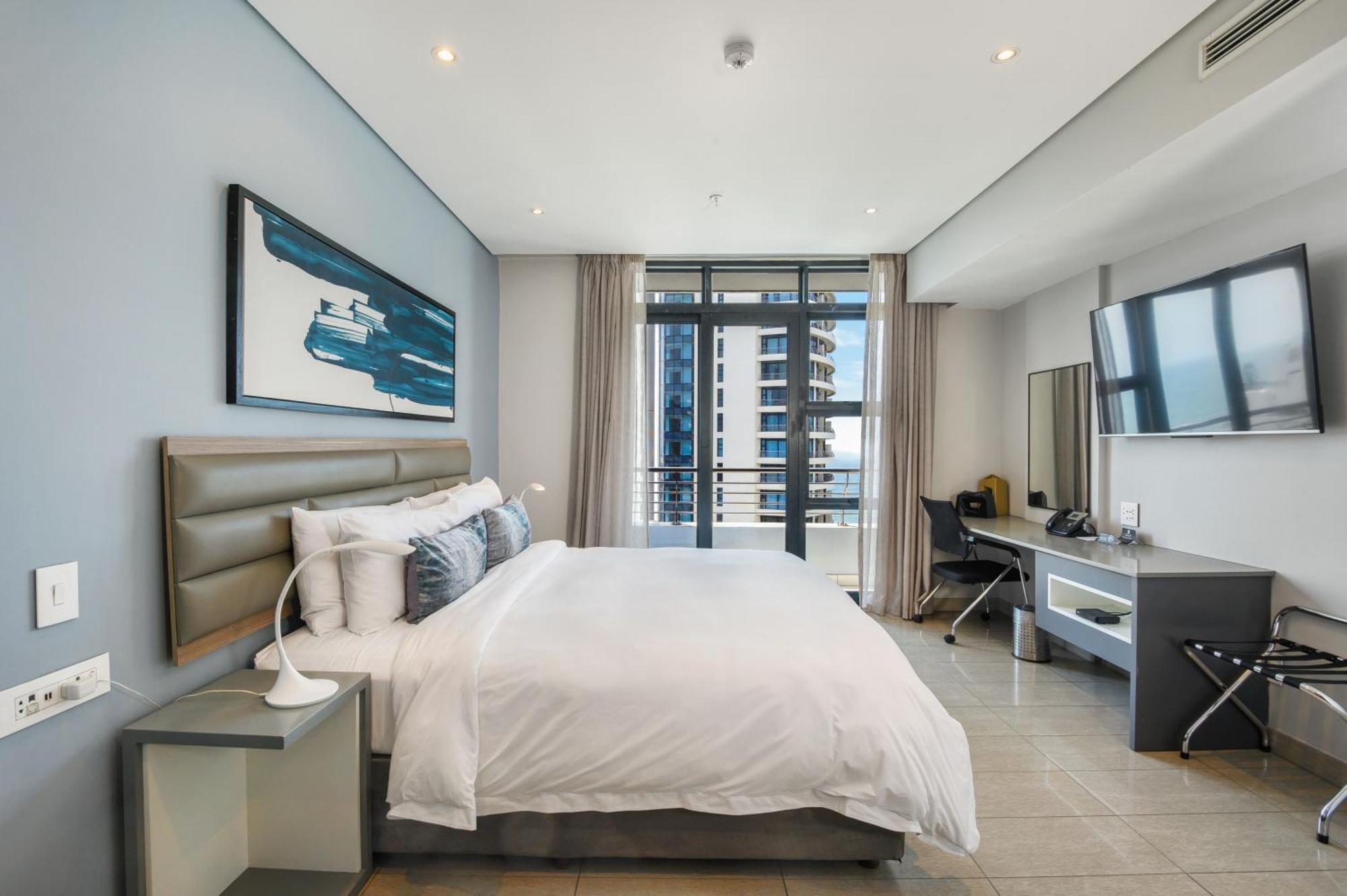 The Capital Pearls Hotel Durban Extérieur photo A bedroom at the hotel