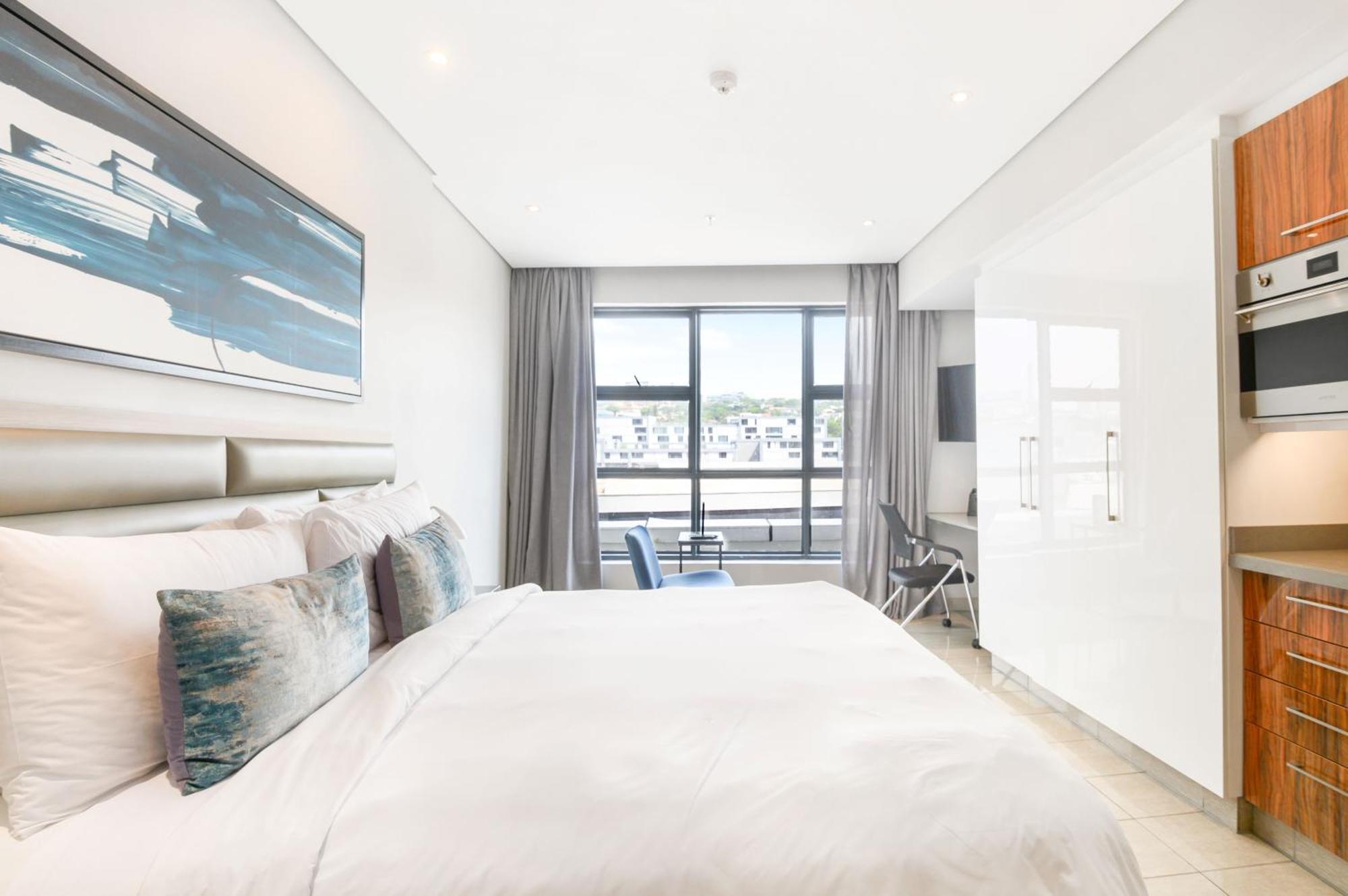 The Capital Pearls Hotel Durban Extérieur photo A bedroom at the hotel